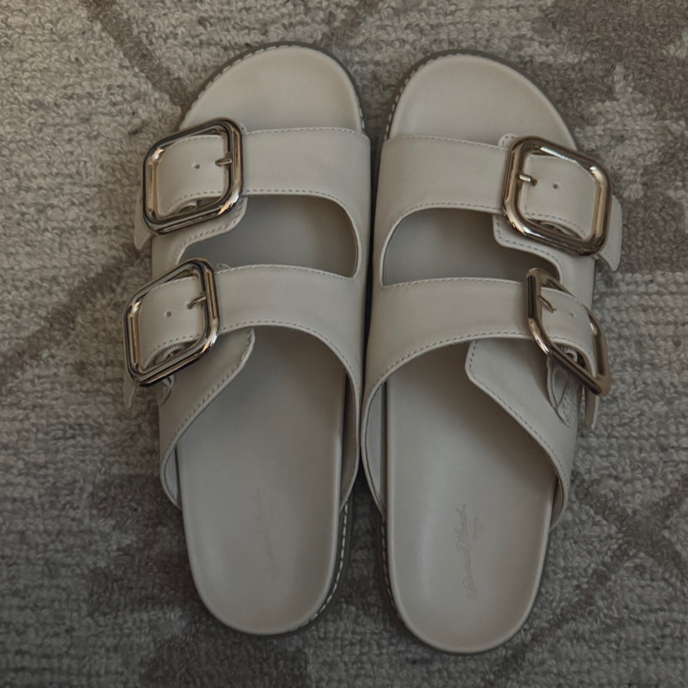 Universal Thread Sandals - Picture 3 of 6
